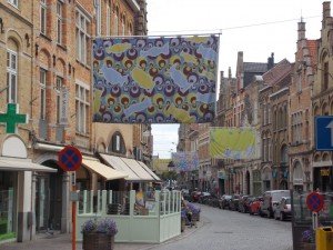 Una exposición de paños en la ciudad, concretamente a lo largo de la ciudad