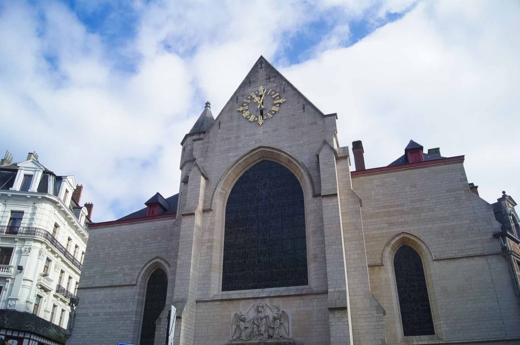 ¡Una iglesia con mucha historia al lado de la Bolsa! san nicolás-3