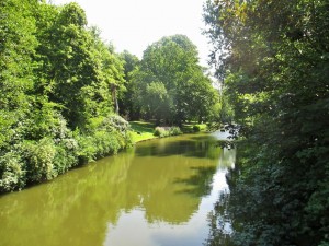 Canal del paseo Bejinevest