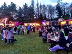 Un food truck en un castillo belga Hallerbos (1)