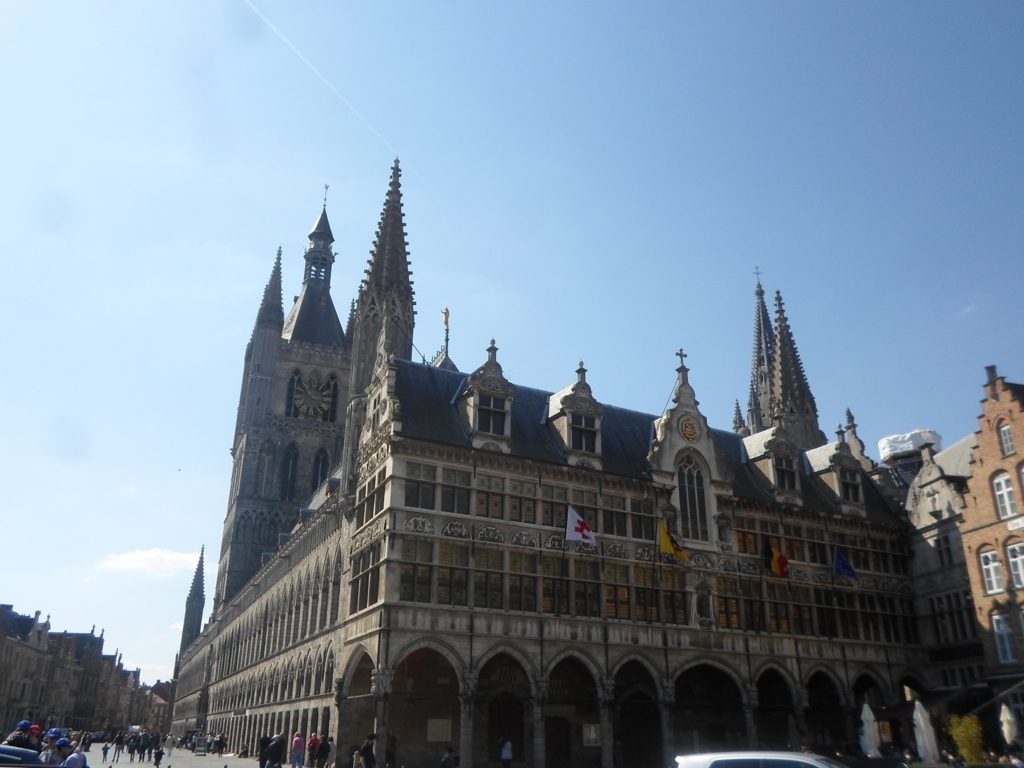 4. Grote Markt (14)_Cloth Hall (Belfry) + Town Hall (FILEminimizer)