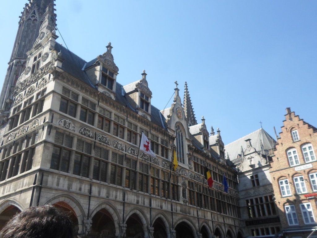 4. Grote Markt (18)_Cloth Hall (Belfry) + Town Hall (FILEminimizer)