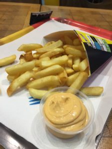 patatas fritas 225x300 Probando comida belga