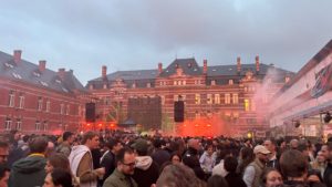USquare llena esperando a Lost Frequencies